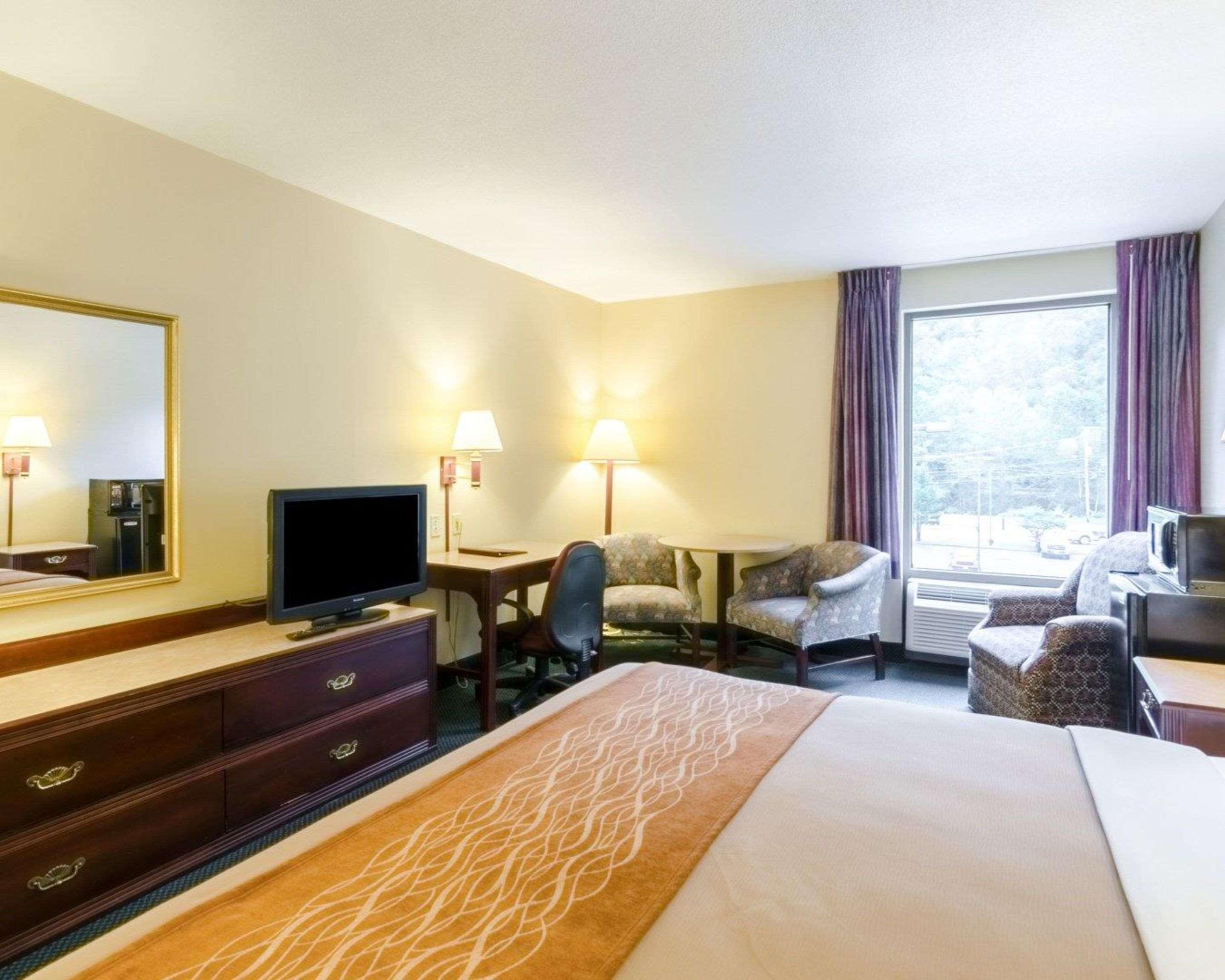 Comfort Inn & Suites Grundy Bagian luar foto