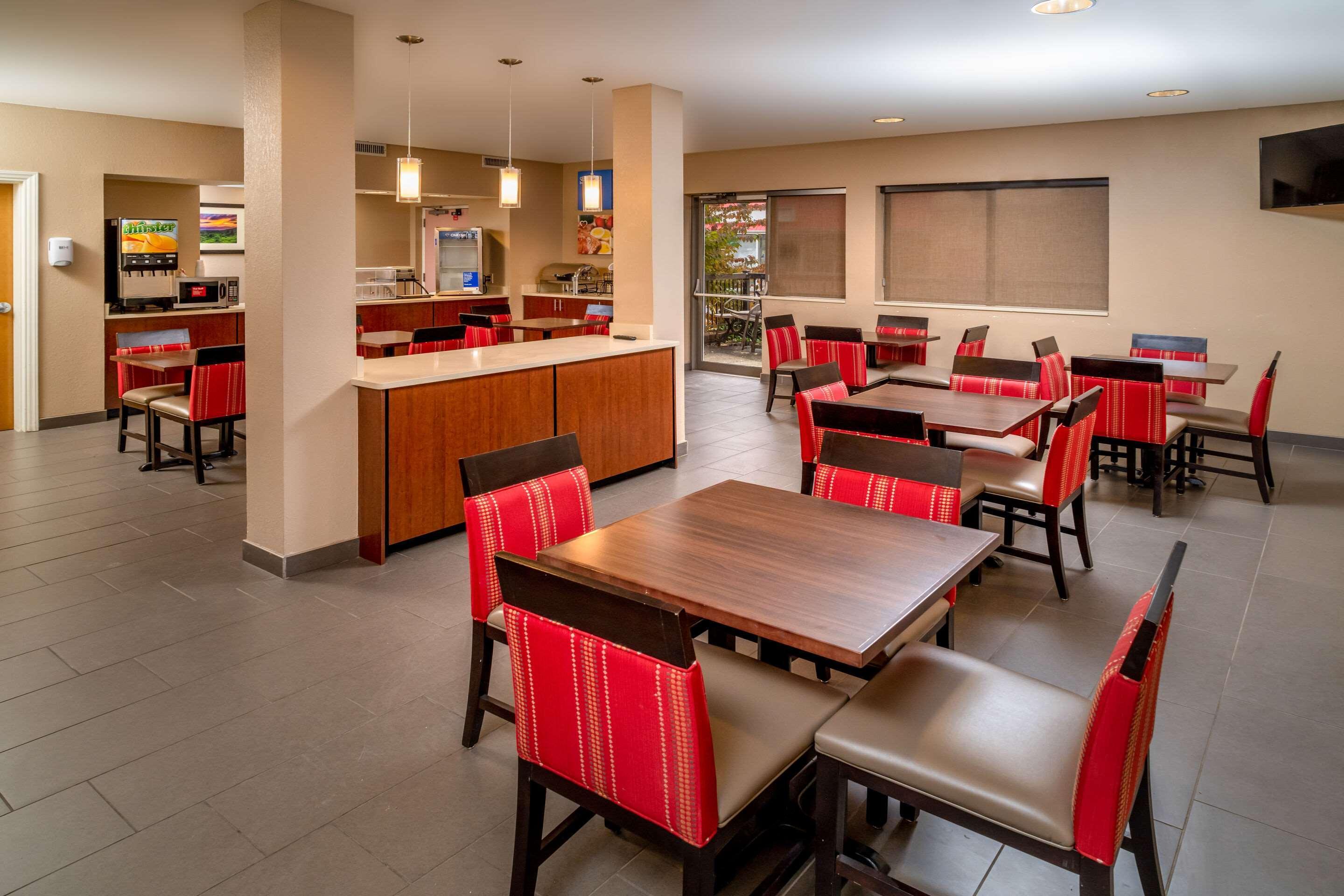 Comfort Inn & Suites Grundy Bagian luar foto