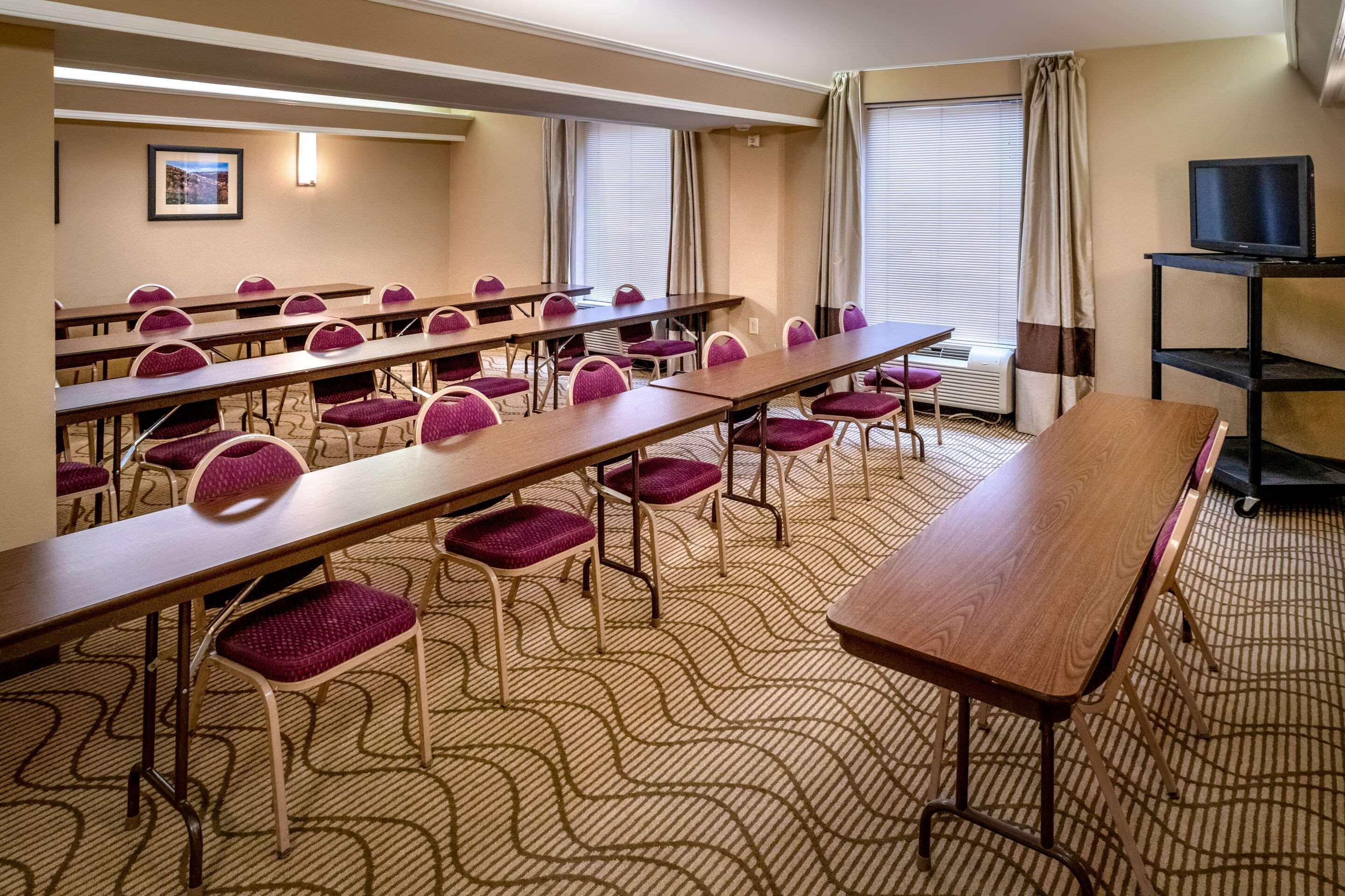 Comfort Inn & Suites Grundy Bagian luar foto