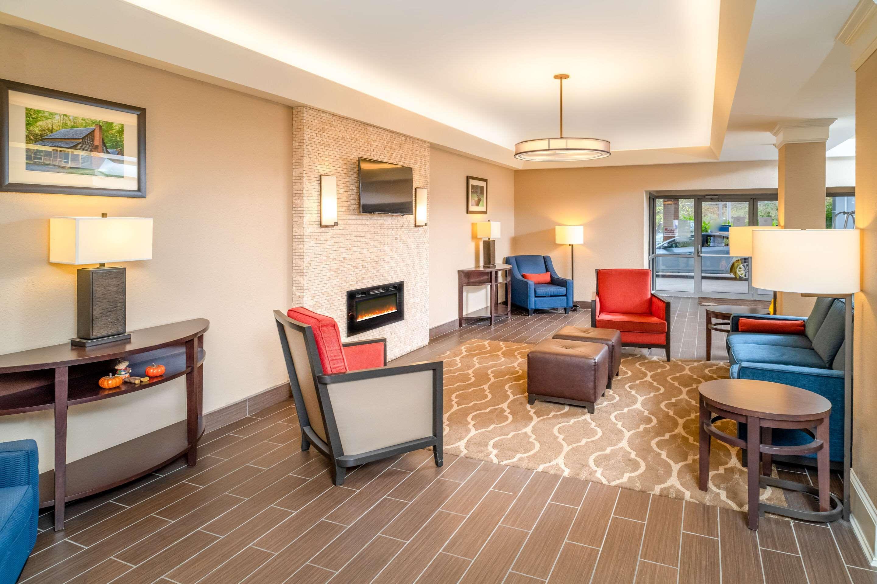 Comfort Inn & Suites Grundy Bagian luar foto
