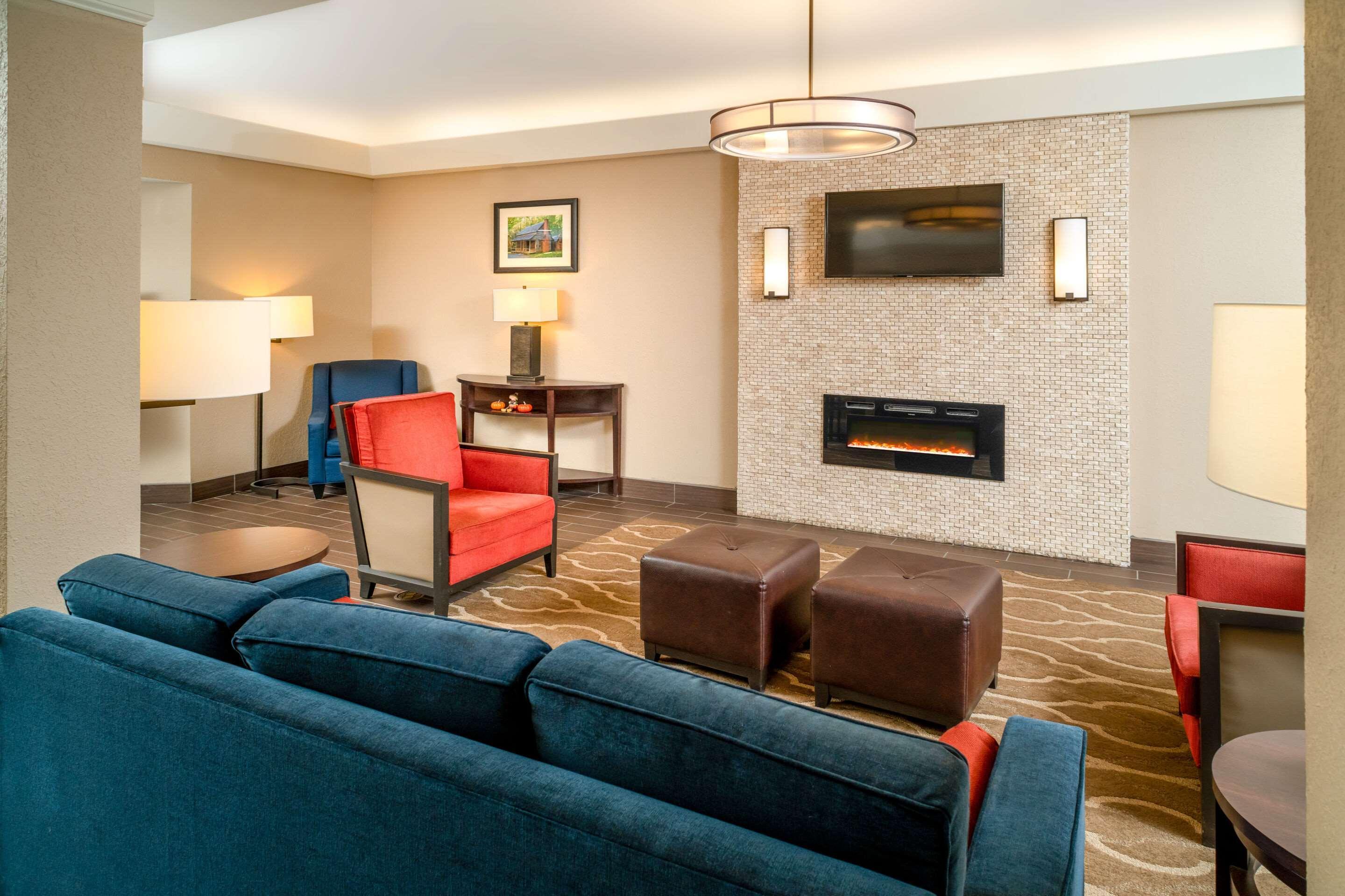 Comfort Inn & Suites Grundy Bagian luar foto