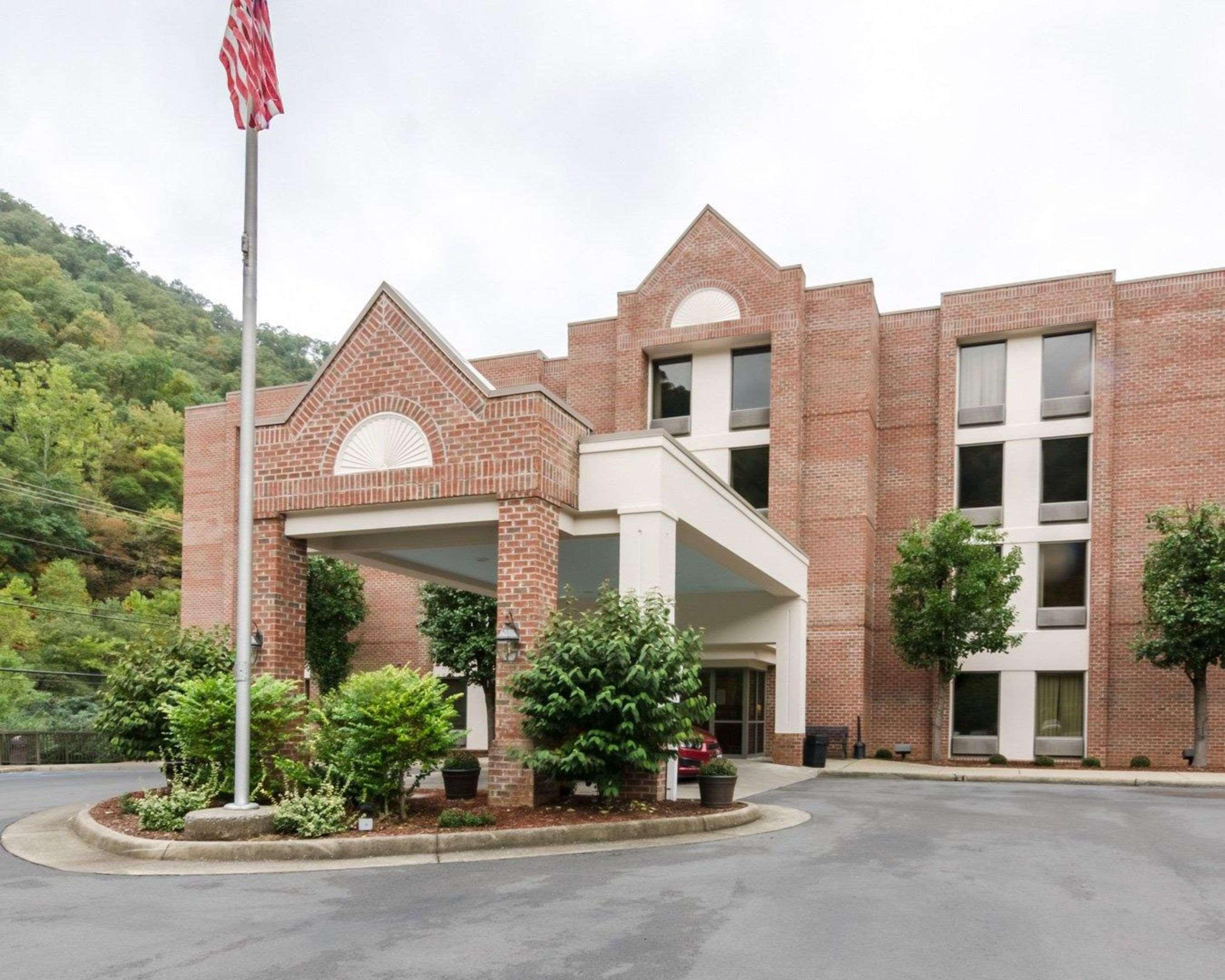 Comfort Inn & Suites Grundy Bagian luar foto