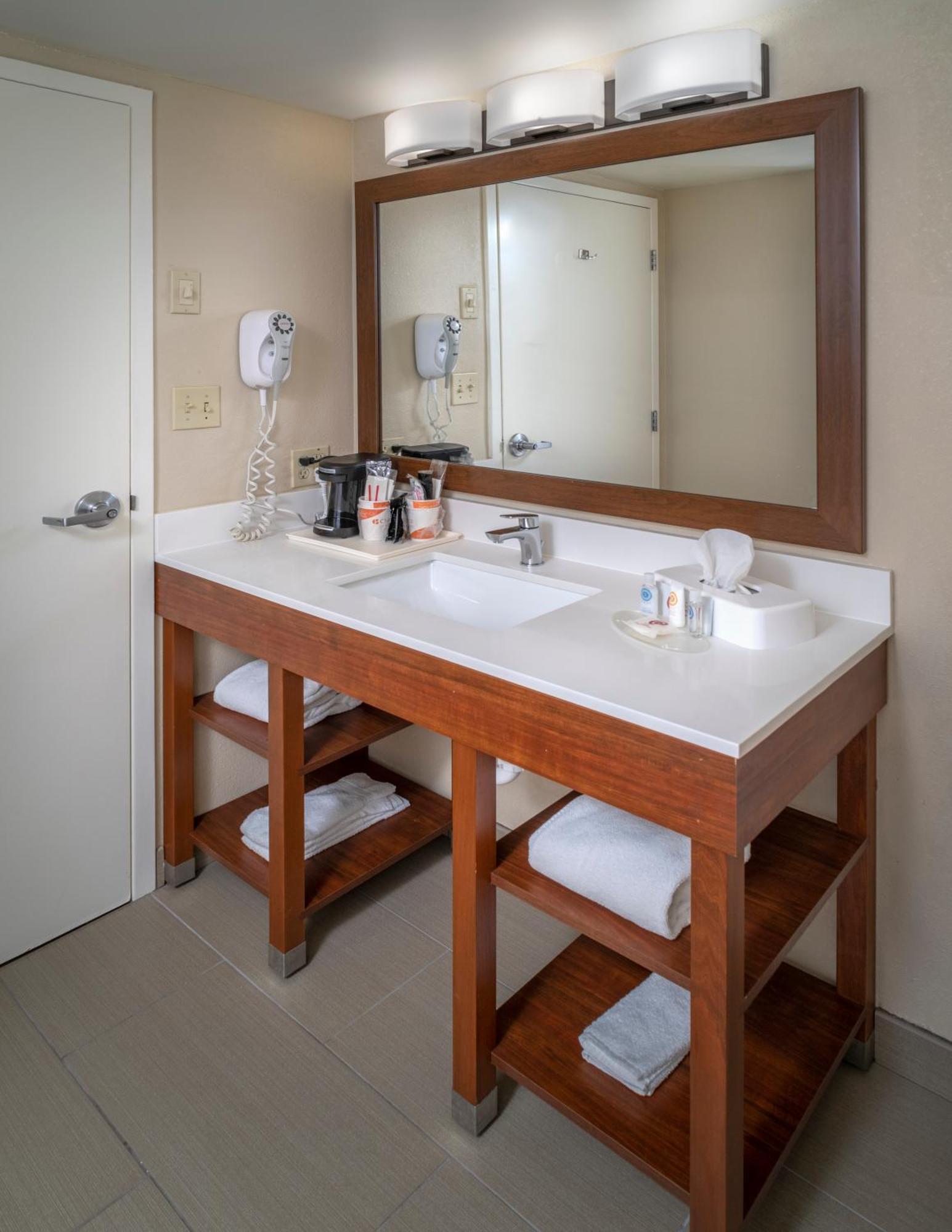 Comfort Inn & Suites Grundy Ruang foto