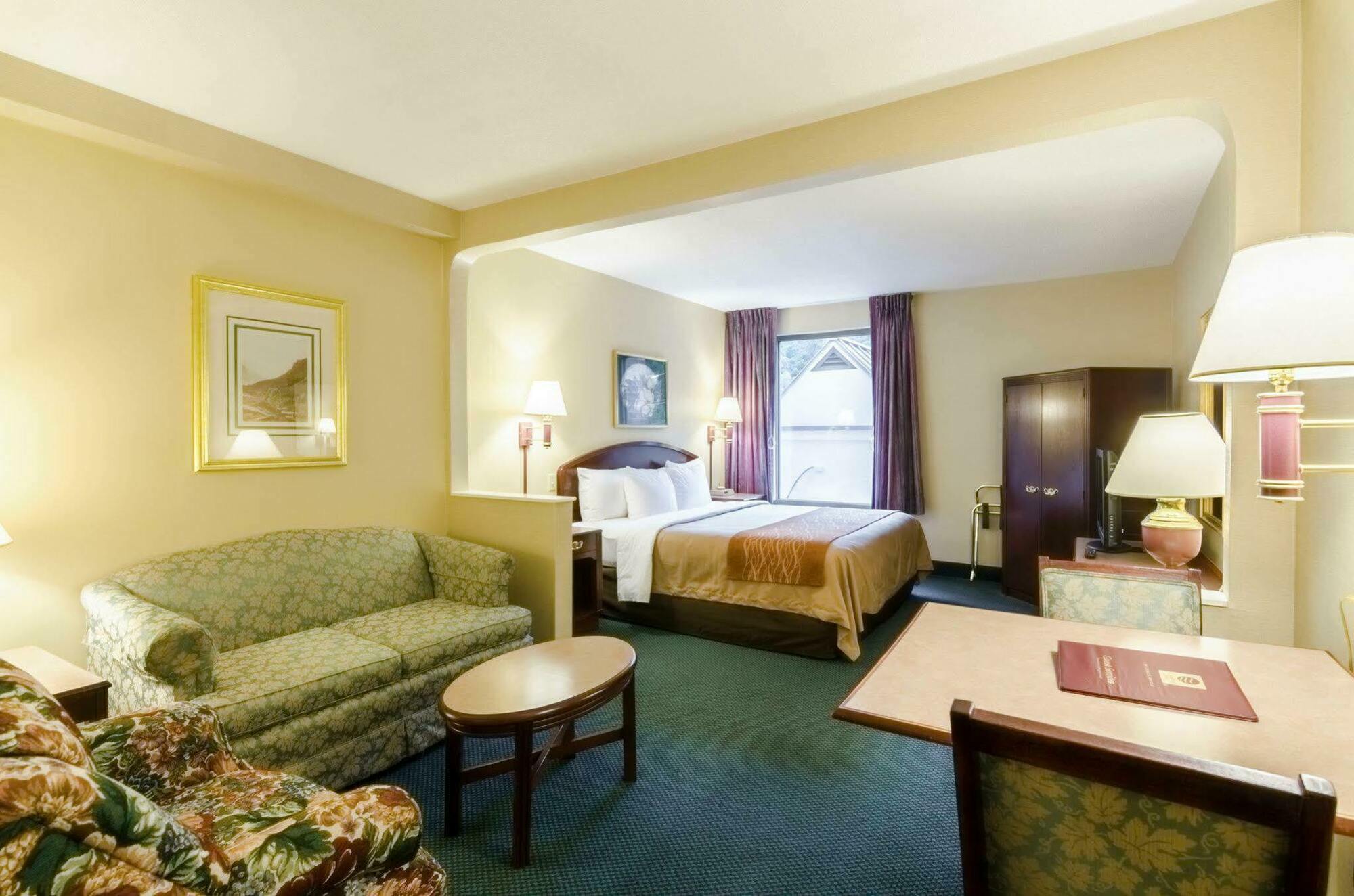 Comfort Inn & Suites Grundy Bagian luar foto