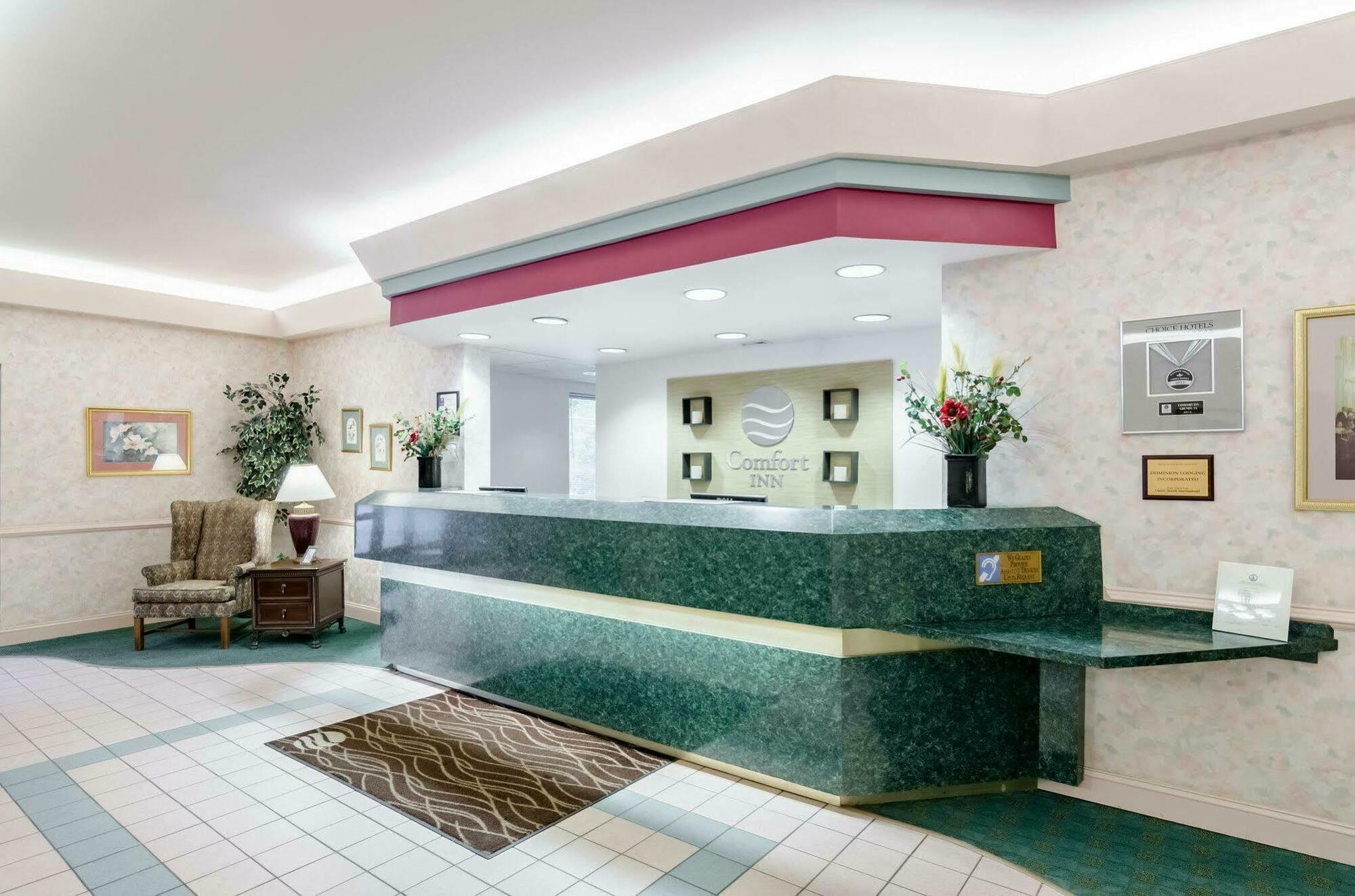 Comfort Inn & Suites Grundy Bagian luar foto