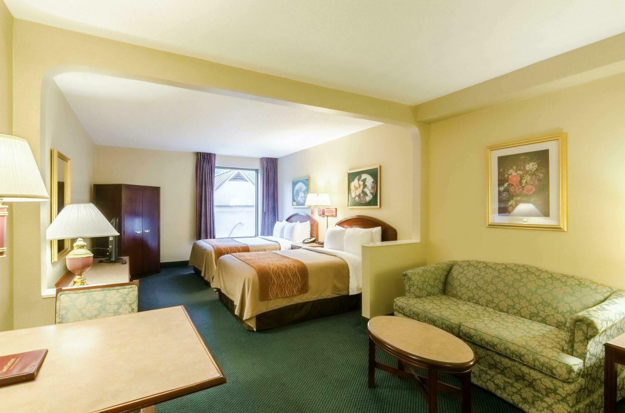 Comfort Inn & Suites Grundy Bagian luar foto