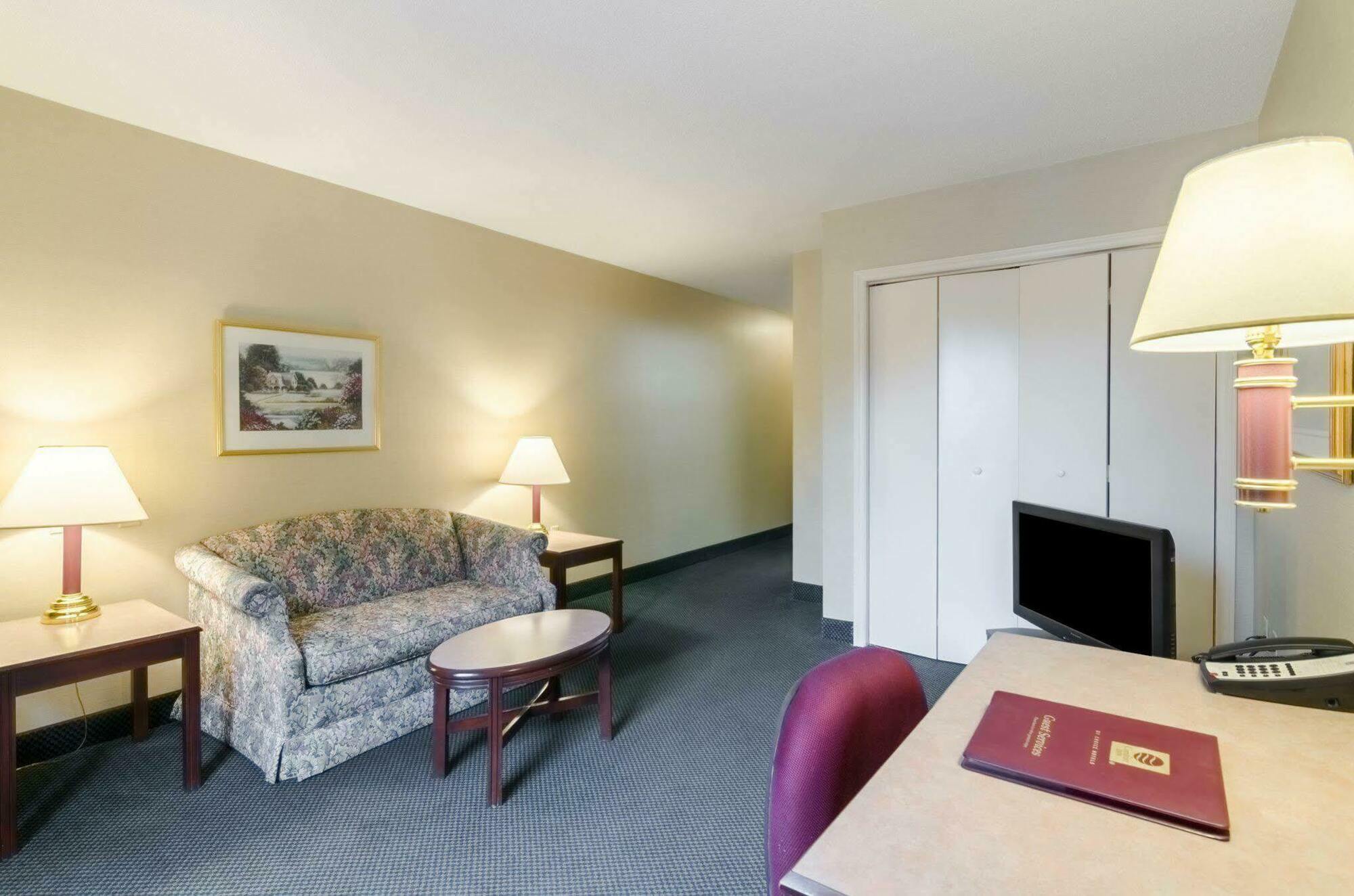 Comfort Inn & Suites Grundy Bagian luar foto