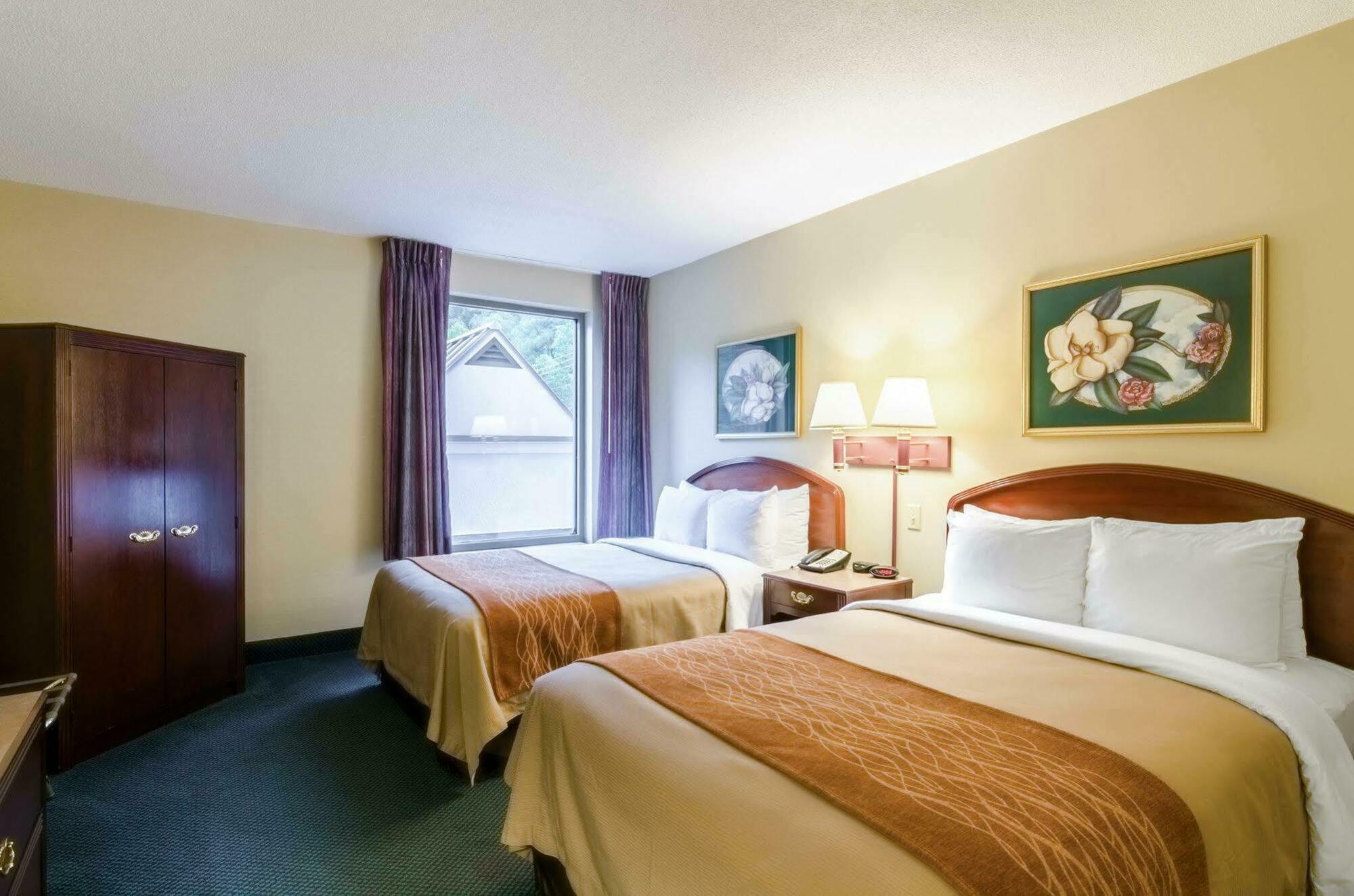 Comfort Inn & Suites Grundy Bagian luar foto